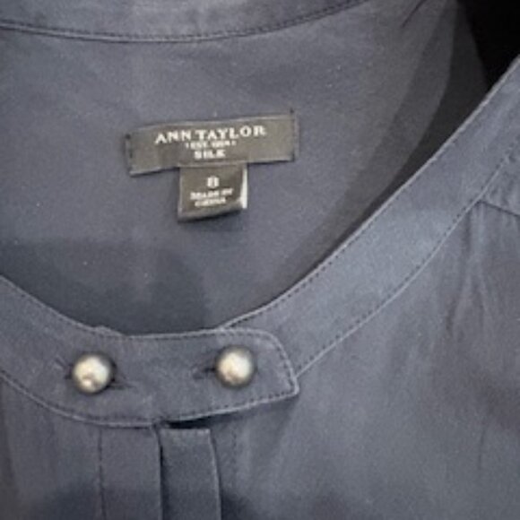Clearout- EUC Anne Taylor Navy silk  l/S blouse sz 8 - Picture 5 of 9